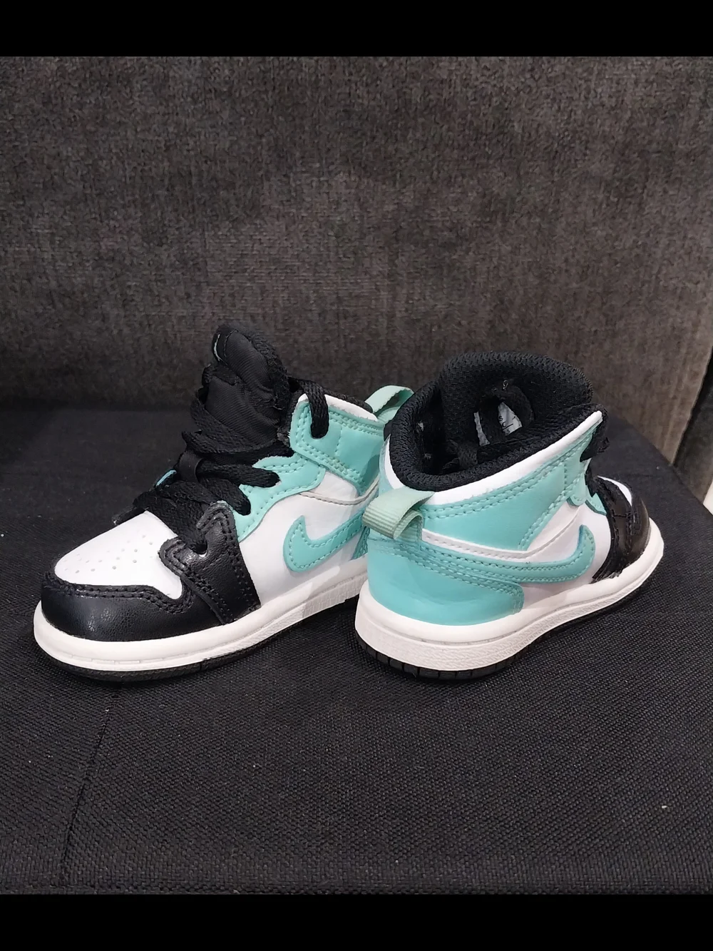 Nike Jordan 1  White, Black & Blaeched Teal 4c